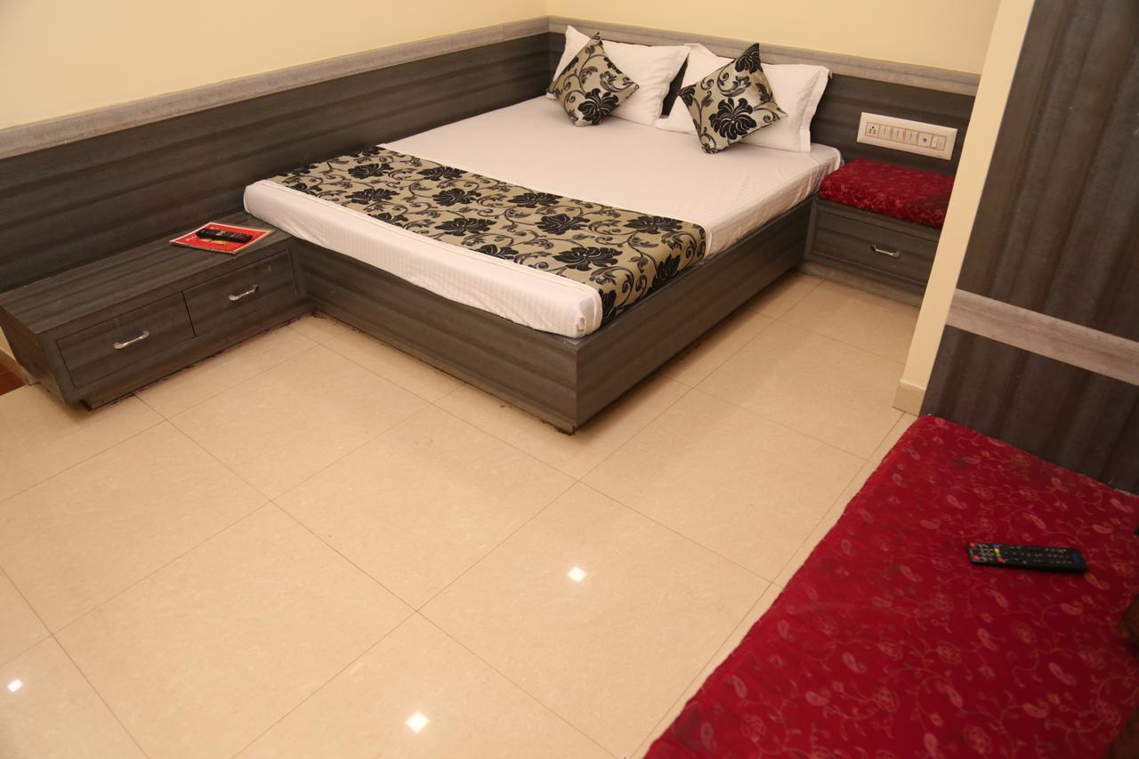 Ābu Road Hotel Heena Plaza מראה חיצוני תמונה