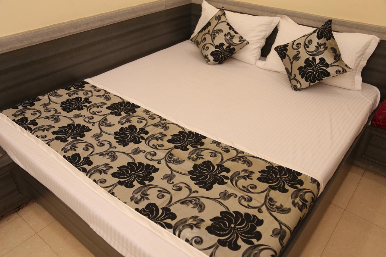 Ābu Road Hotel Heena Plaza מראה חיצוני תמונה